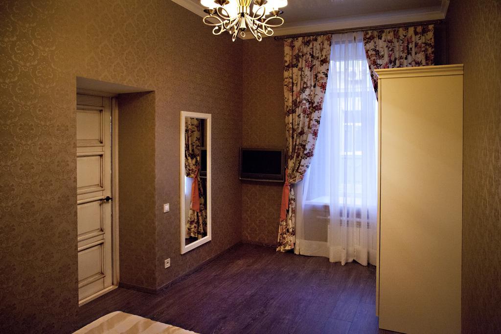 Apartment In Deribasovskaya Street 13 オデッサ エクステリア 写真